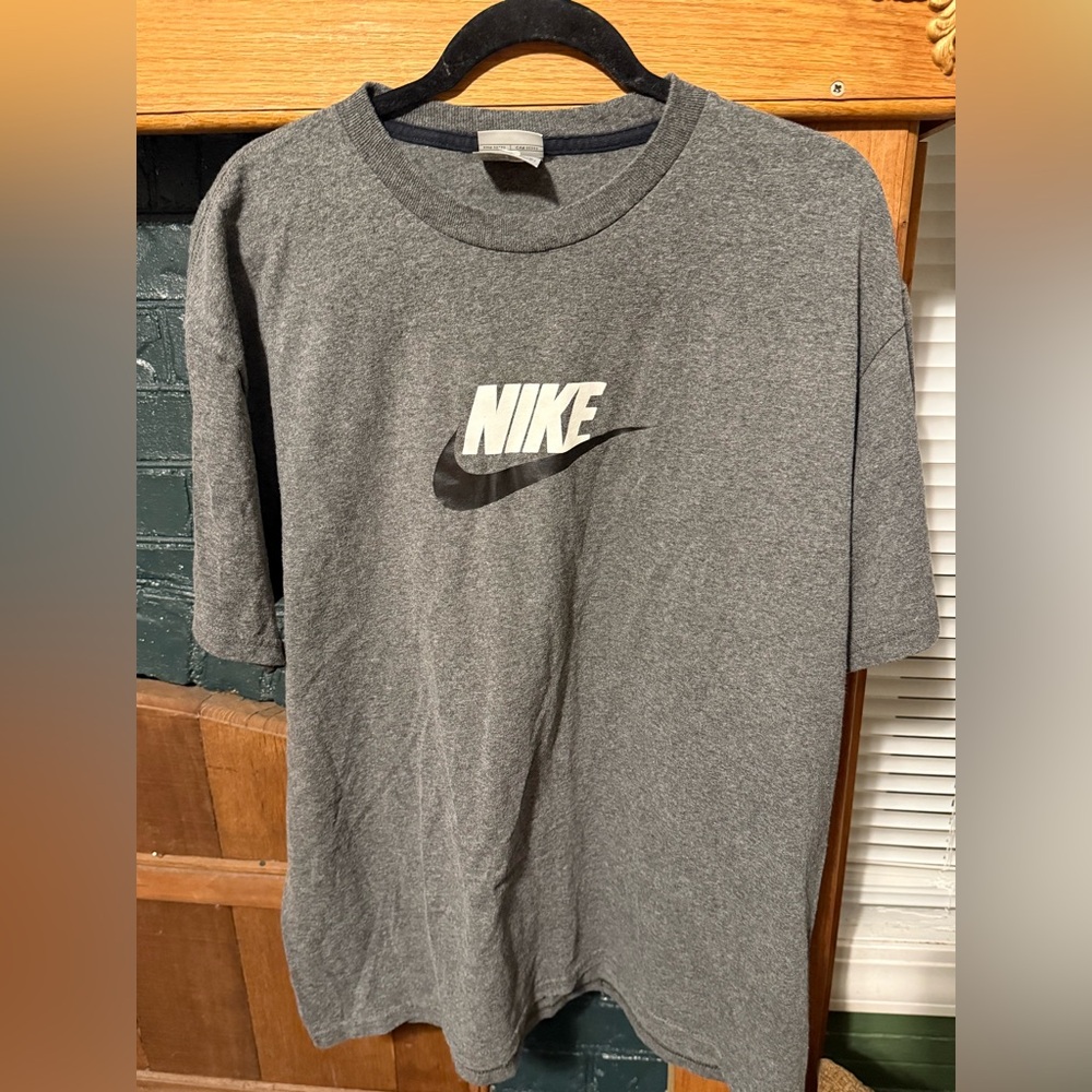 Nike Men's Charcoal Gray Short Sleeve Tee